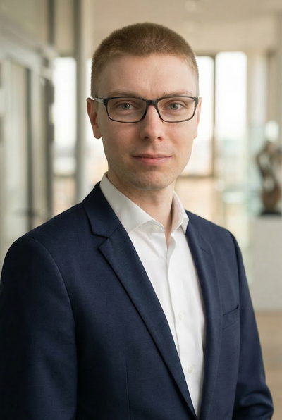Portrait photo of Leo Warnow
